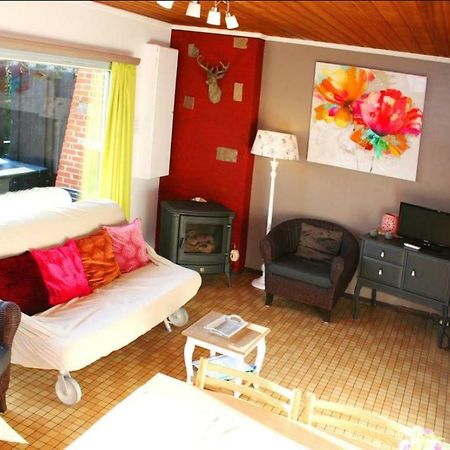 הוילה Waulsort Chalet Des Coucous מראה חיצוני תמונה